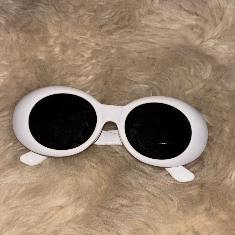 “Clout Goggles” White Oval Sunglasses